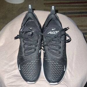 Black-and-white 270s size 8 women